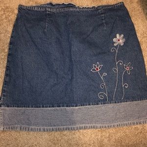 Flower embroidered skirt